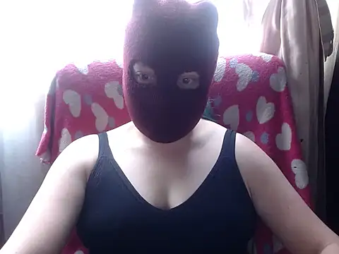 Snapshot of 666maskgirl chatting on June 18, 5:17 pm 666maskgirl online show from June 18, 5:17 pm