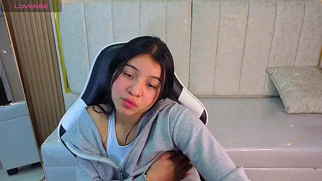 Snapshot of Sofi_Adams_Tx chatting on December 17, 1:39 pm Sofi Adams Tx online show from December 17, 1:39 pm