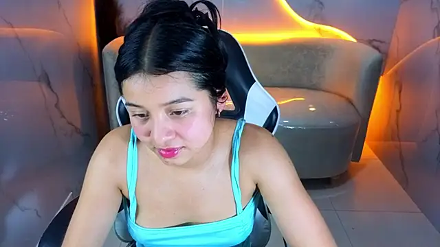 Snapshot of Sofi_Adams_Tx chatting on January 5, 5:27 pm Sofi Adams Tx online show from January 5, 5:27 pm