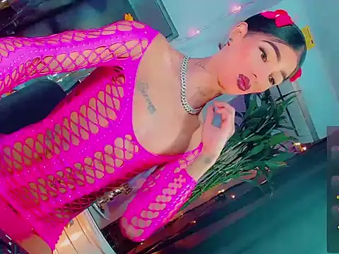 agathaferrer3 online show from April 18, 10:41 am