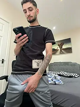 Juliann69Ramiro online show from July 24, 1:31 pm