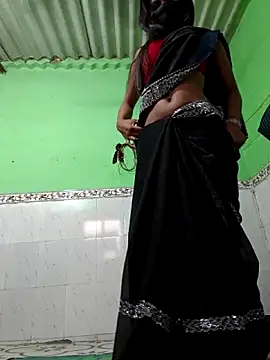 STICKY GIRL online show from February 1, 9:30 am