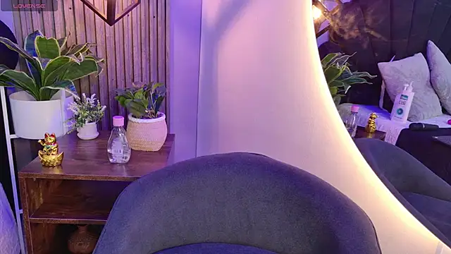 vicky lopez online show from April 12, 2:49 am