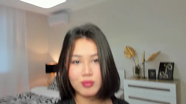 Snapshot of Brunette_Charm chatting on January 18, 11:14 am Brunette Charm online show from January 18, 11:14 am