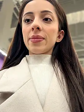 YeaLina online show from December 17, 10:10 am