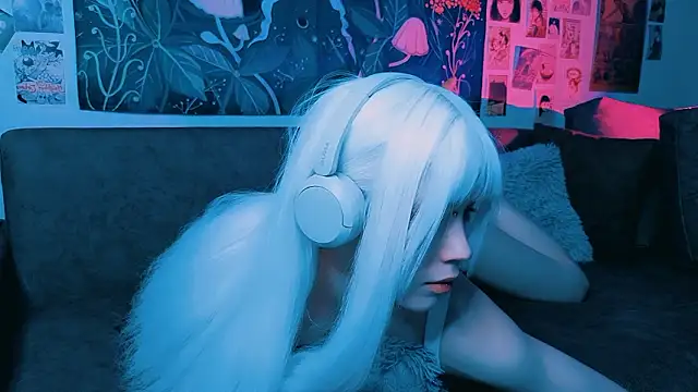 PeacchyPawss online show from March 23, 8:24 pm