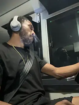 Snapshot of Pleasure_Overlord chatting on March 4, 7:47 am Pleasure Overlord online show from March 4, 7:47 am