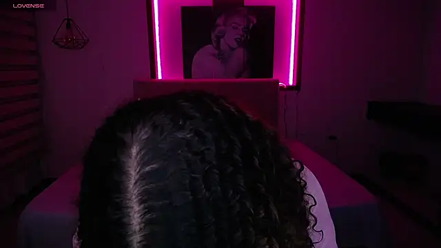 Snapshot of Kendall_fox_x chatting on December 20, 3:46 am Kendall fox x online show from December 20, 3:46 am