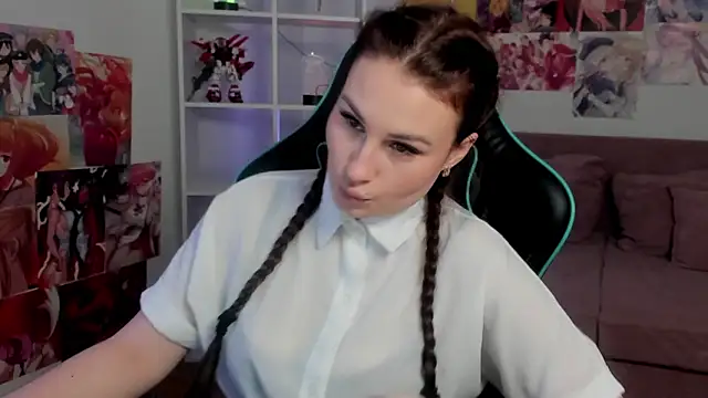 NoraFoxes online show from January 19, 5:33 am