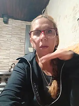 Snapshot of cari75 chatting on June 3, 8:14 pm cari75 online show from June 3, 8:14 pm