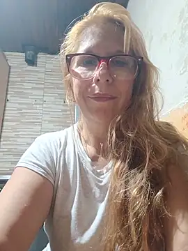 Snapshot of cari75 chatting on June 13, 8:01 am cari75 online show from June 13, 8:01 am