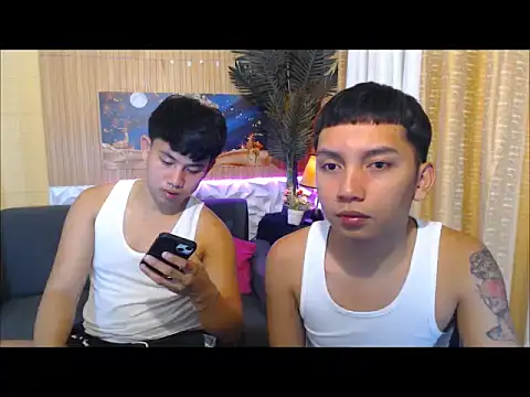Snapshot of dylan_hardfucker chatting on February 5, 2:22 pm dylan hardfucker online show from February 5, 2:22 pm