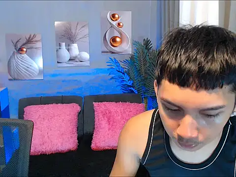 Snapshot of dylan_hardfucker chatting on February 20, 1:33 pm dylan hardfucker online show from February 20, 1:33 pm