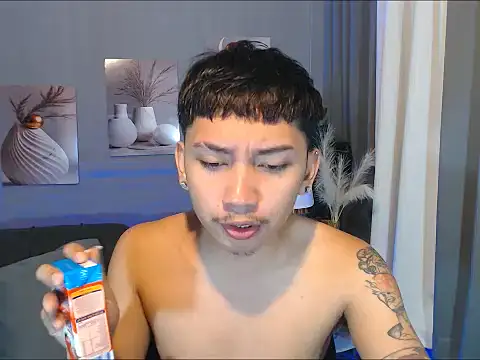 Snapshot of dylan_hardfucker chatting on March 16, 1:48 pm dylan hardfucker online show from March 16, 1:48 pm