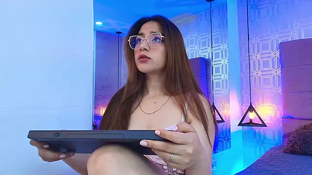 SariNorrisfg online show from January 15, 8:01 pm