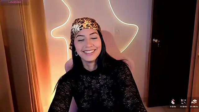 chloebum  online show from December 18, 2:23 pm