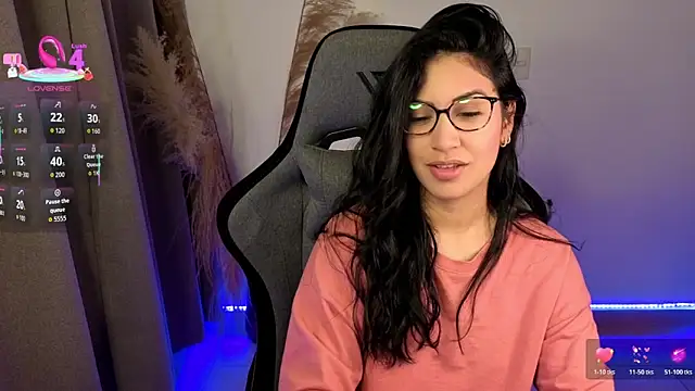 chloebum  online show from May 22, 10:54 am