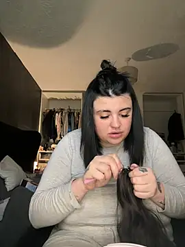 Snapshot of Curvybabesxxo chatting on February 6, 11:13 am Curvybabesxxo online show from February 6, 11:13 am