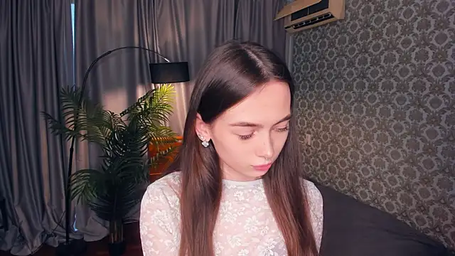 YvonneRobes online show from June 20, 6:38 am