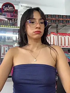 lunaluxury22 online show from February 1, 3:21 pm