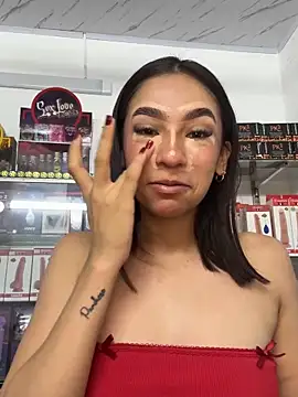 lunaluxury22 online show from April 13, 11:05 am