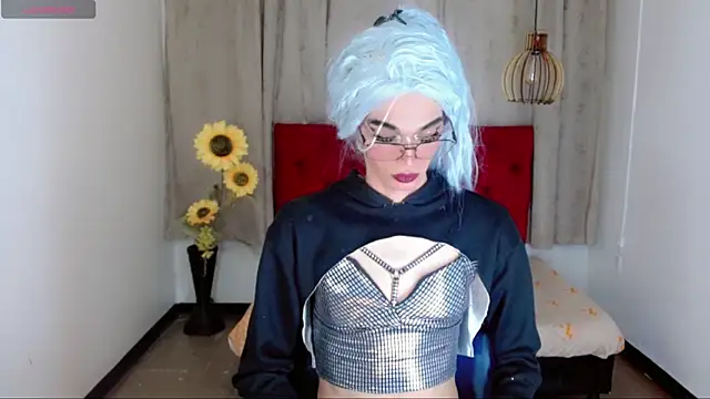 camila vasquez  online show from December 18, 7:20 pm