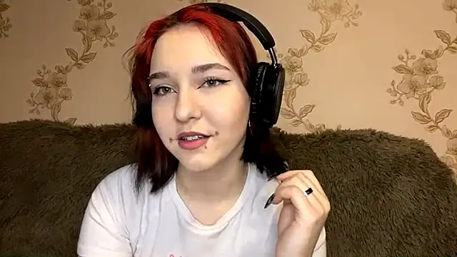 Snapshot of EmilyVeiro chatting on February 2, 5:11 pm EmilyVeiro online show from February 2, 5:11 pm