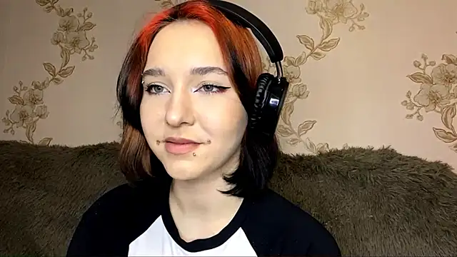 Snapshot of EmilyVeiro chatting on February 4, 6:25 pm EmilyVeiro online show from February 4, 6:25 pm