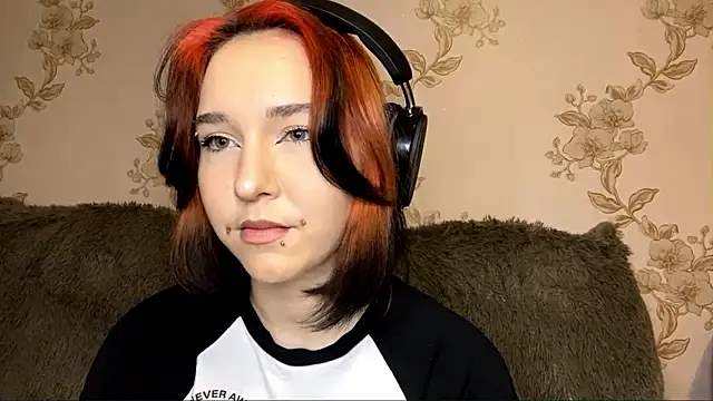 Snapshot of EmilyVeiro chatting on February 6, 5:27 pm EmilyVeiro online show from February 6, 5:27 pm