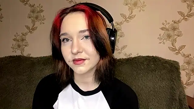 Snapshot of EmilyVeiro chatting on March 4, 6:25 pm EmilyVeiro online show from March 4, 6:25 pm