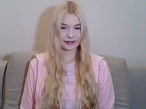 Snapshot of GeorginaLovely chatting on January 14, 3:28 pm GeorginaLovely online show from January 14, 3:28 pm