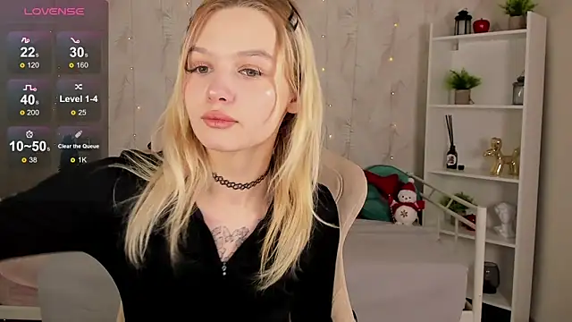 Snapshot of KianaVision chatting on December 18, 5:35 am KianaVision online show from December 18, 5:35 am