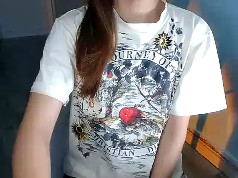 Snapshot of Chichi_86 chatting on May 23, 3:38 pm Chichi 86 online show from May 23, 3:38 pm