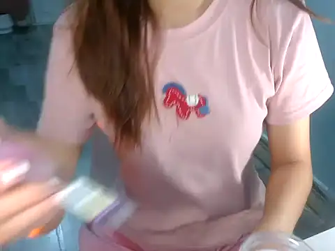Snapshot of Chichi_86 chatting on May 27, 12:57 pm Chichi 86 online show from May 27, 12:57 pm