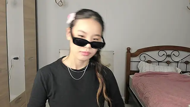 amiya cute online show from February 11, 2:33 pm