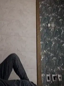 Snapshot of xxx93740 chatting on March 13, 7:53 am xxx93740 online show from March 13, 7:53 am