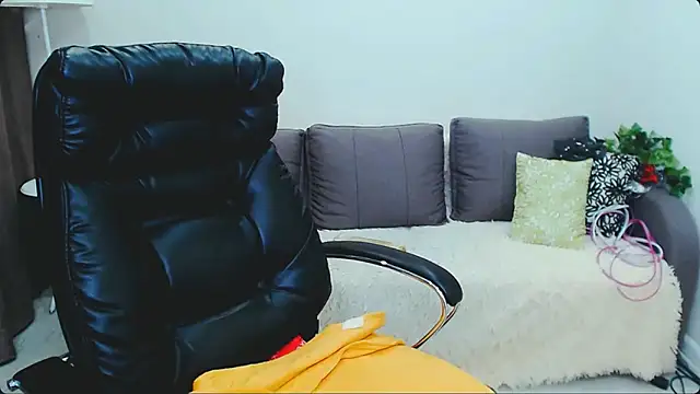 Hanna--Sweet online show from March 13, 4:57 pm