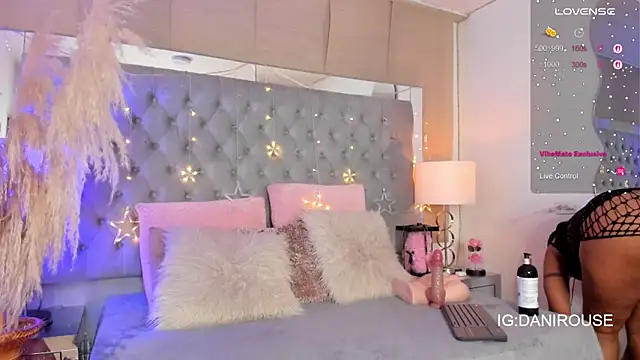 Danirouse online show from January 18, 3:43 am