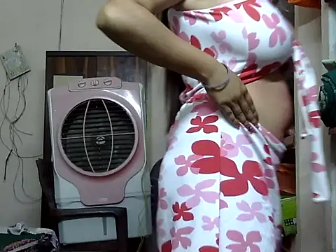 hot-riyaaa online show from March 8, 11:58 am