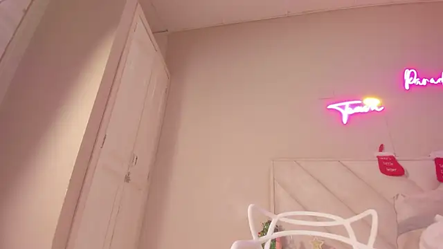  emily  st online show from December 20, 2:46 pm