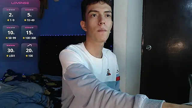 Snapshot of Juan_Gomezz26 chatting on May 11, 10:51 pm Juan Gomezz26 online show from May 11, 10:51 pm