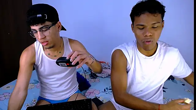 Snapshot of black_men9 chatting on January 7, 4:59 am black men9 online show from January 7, 4:59 am