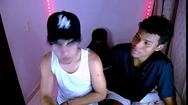 Snapshot of black_men9 chatting on January 15, 5:45 am black men9 online show from January 15, 5:45 am