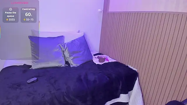 Snapshot of persefone_sky chatting on February 6, 3:11 am persefone sky online show from February 6, 3:11 am