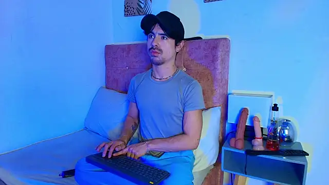 Ethan Briggs online show from January 7, 3:42 am