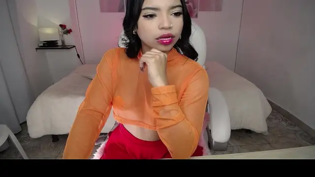 Snapshot of aylin_ross_ chatting on January 6, 11:36 am aylin ross online show from January 6, 11:36 am