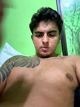 Snapshot of yeye2004 chatting on January 5, 7:06 pm yeye2004 online show from January 5, 7:06 pm