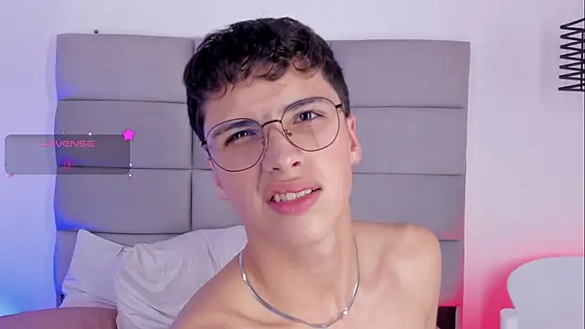 JoshClaarktt online show from March 27, 9:32 am