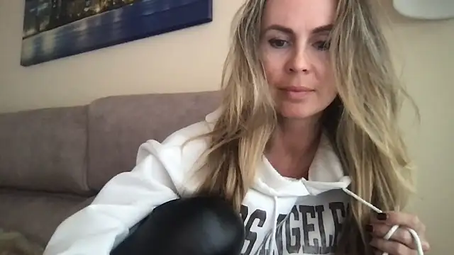 LeMilf online show from March 8, 3:38 pm