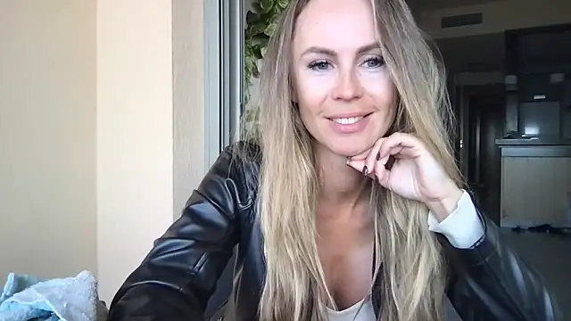 Snapshot of LeMilf chatting on April 22, 8:06 am LeMilf online show from April 22, 8:06 am